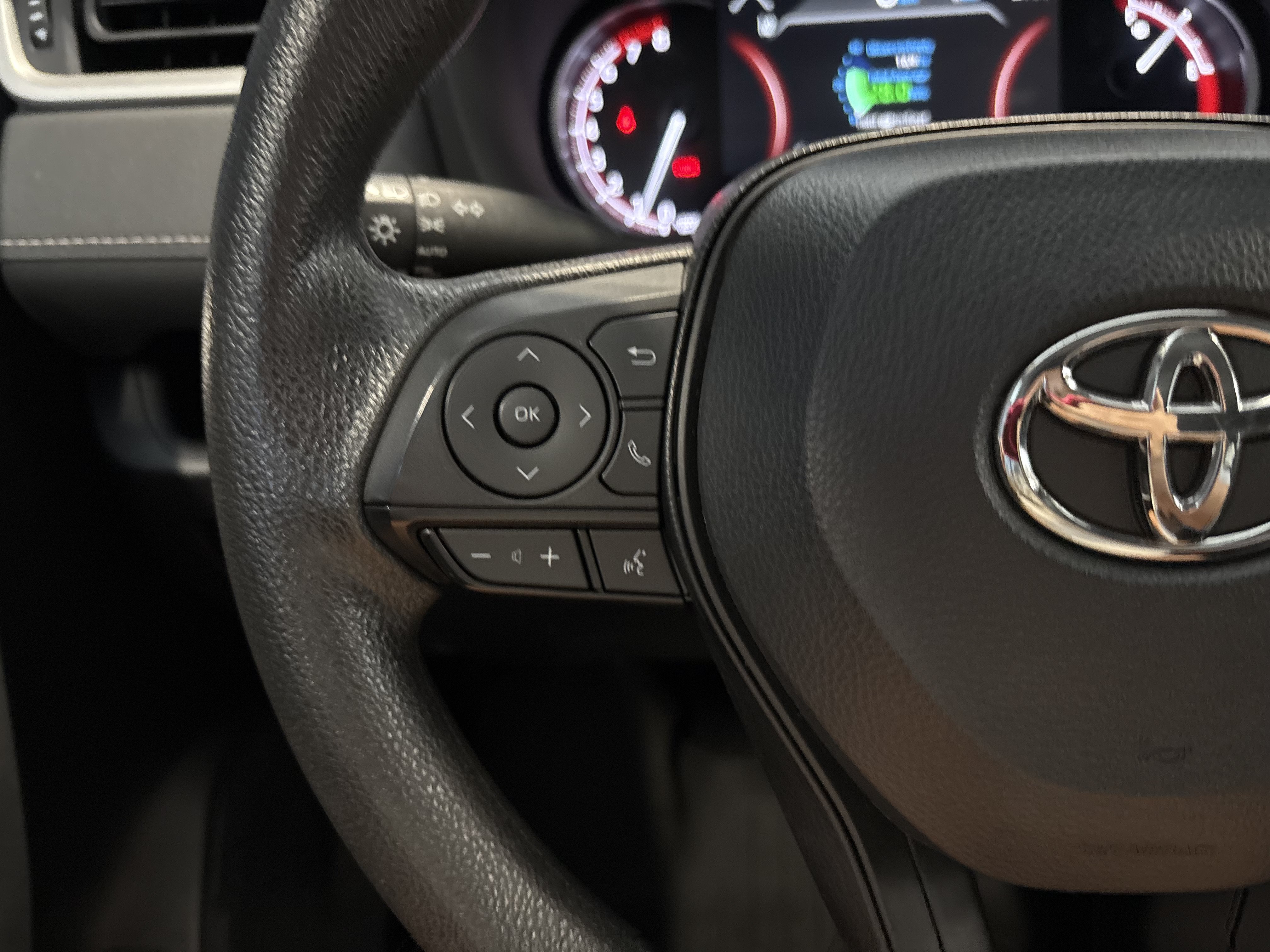 Certified 2025 Toyota RAV4 XLE FWD image 22