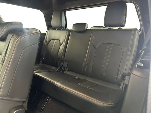 Used 2022 Ford Expedition Platinum image 11
