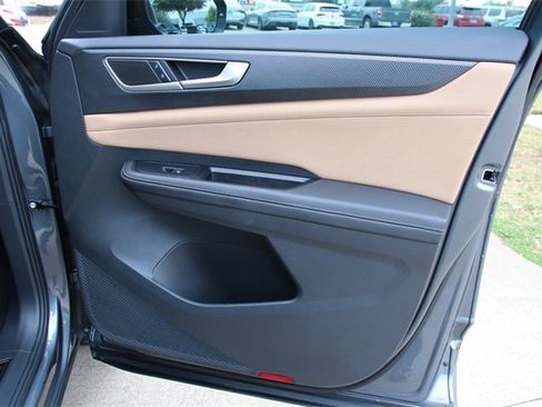 Certified 2025 Volkswagen Atlas Cross Sport SEL R-Line image 26