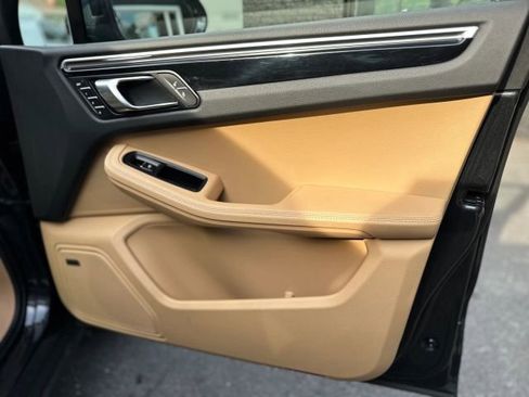 Used 2018 Porsche Macan Sport Edition image 27