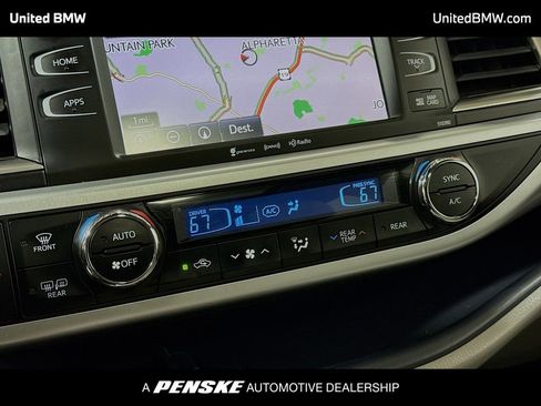 Used 2019 Toyota Highlander XLE FWD image 11