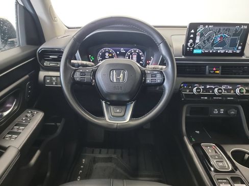 Used 2025 Honda Pilot Elite image 16