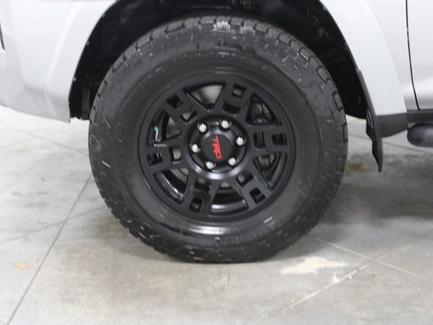 Used 2023 Toyota 4Runner TRD Off-Road Premium AWD/4WD image 18