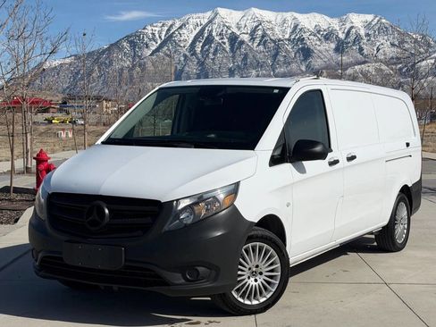 Used 2021 Mercedes-Benz Metris image 1