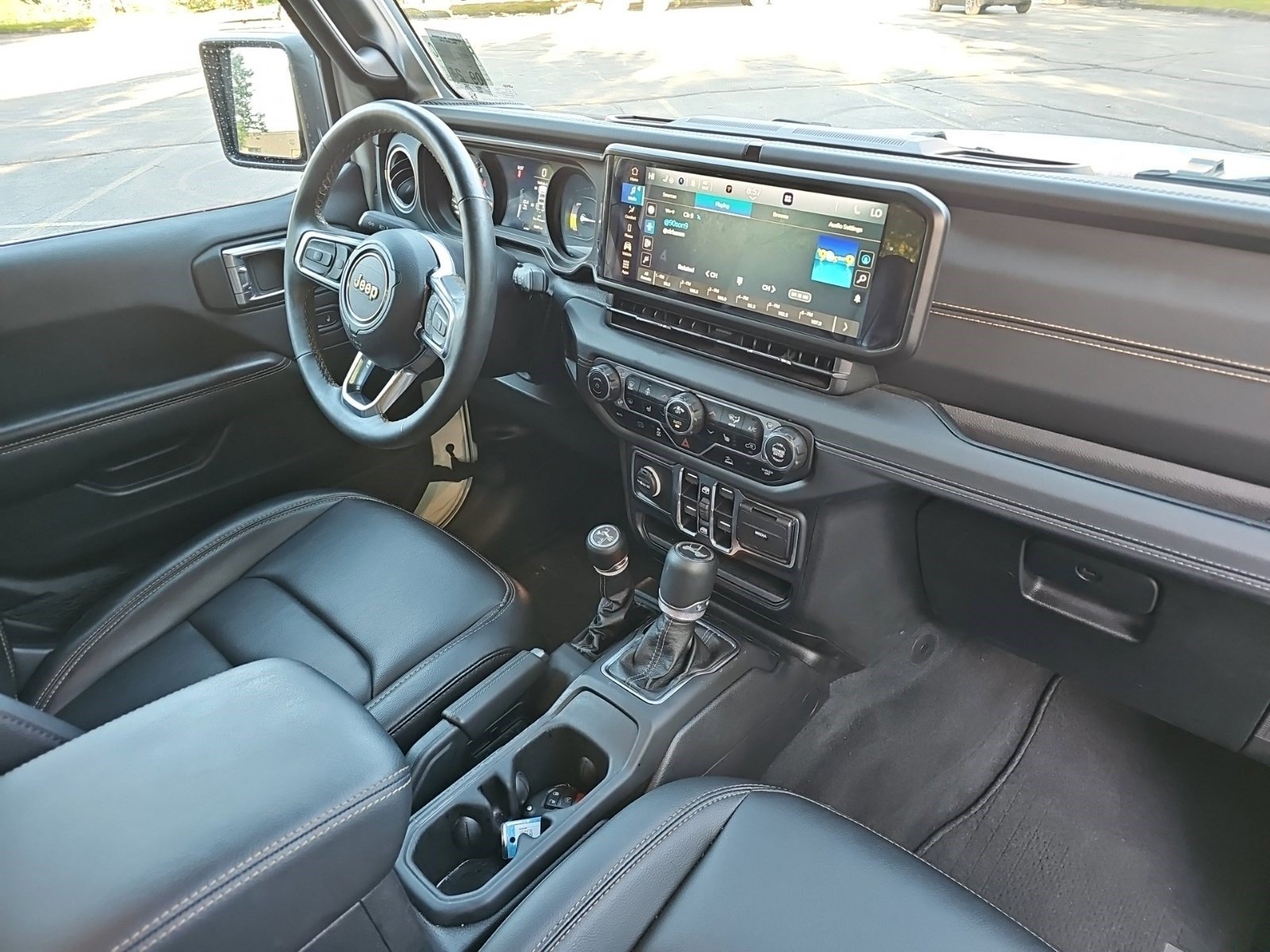 Used 2024 Jeep Wrangler Unlimited Sahara AWD/4WD image 13