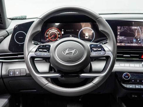 Used 2024 Hyundai Elantra SEL w/ Convenience Package FWD image 15