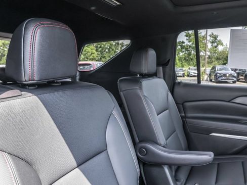 Used 2025 Chevrolet Traverse Z71 w/ Driver Confidence Package AWD/4WD image 34