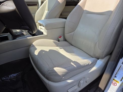 Used 2015 Lexus GX 460 w/ Premium Package AWD/4WD image 29