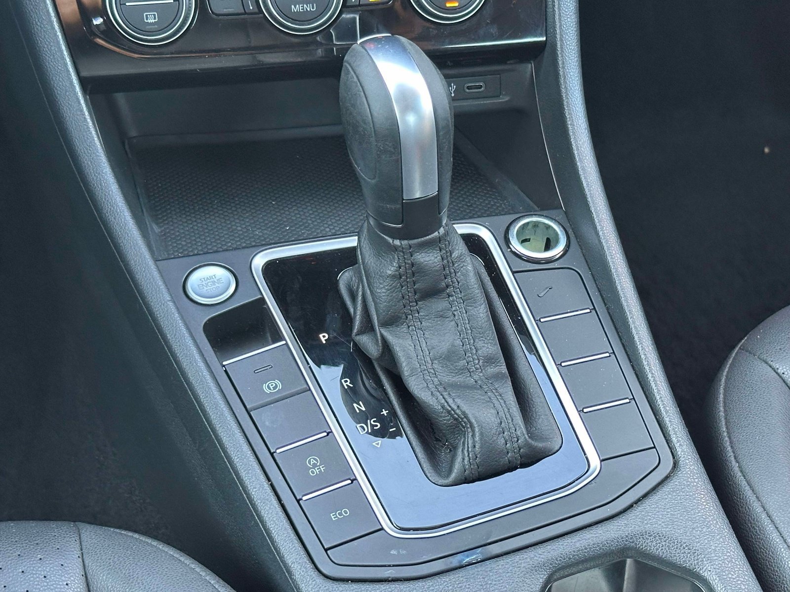 Certified 2020 Volkswagen Jetta SE FWD image 18