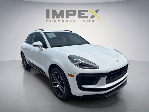Used 2024 Porsche Macan AWD/4WD image 7