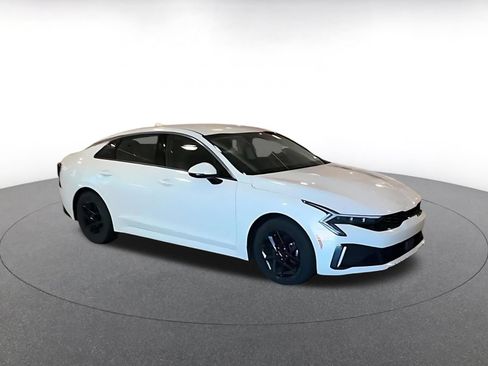 Used 2025 Kia K5 LXS FWD image 2