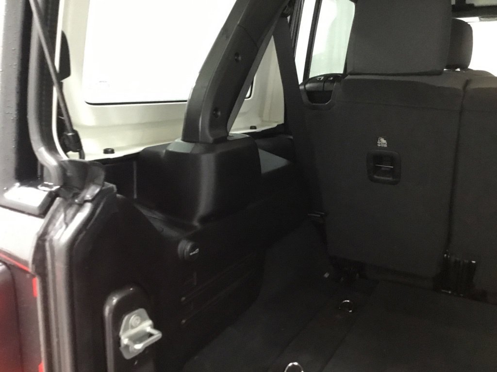 Used 2025 Jeep Wrangler Unlimited Sport AWD/4WD image 17
