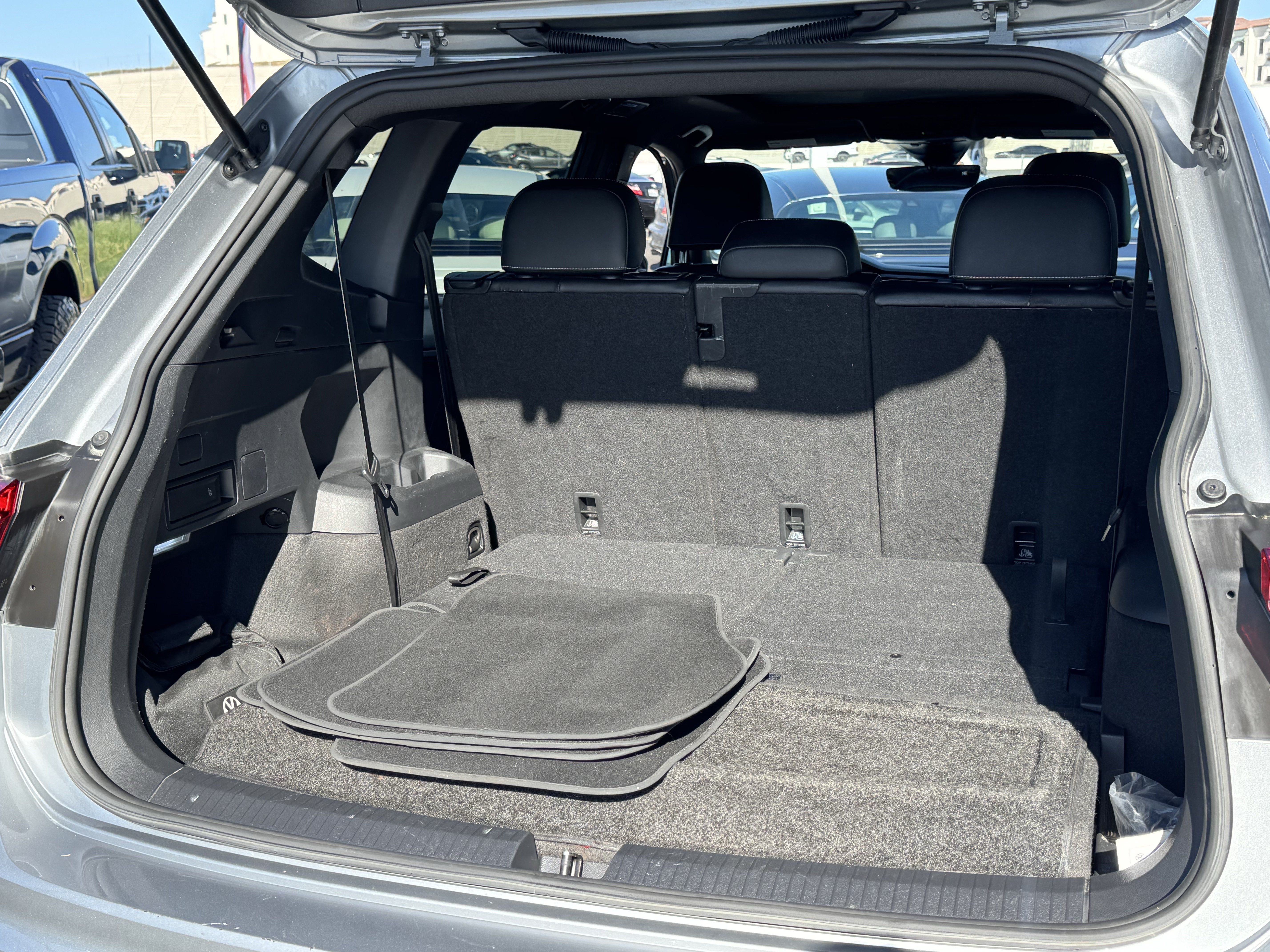 Used 2023 Volkswagen Tiguan SE R-Line FWD image 36