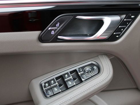 Used 2023 Porsche Macan S image 15