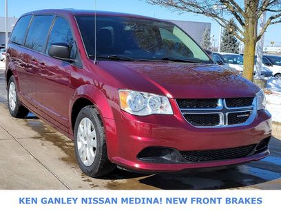 Used 2018 Dodge Grand Caravan SE w/ UConnect Hands-Free Group