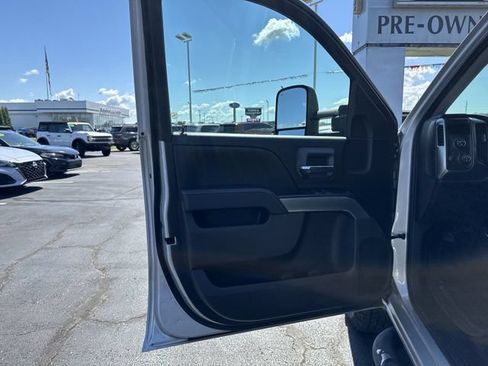 Used 2018 Chevrolet Silverado 1500 LT w/ All Star Edition AWD/4WD image 10