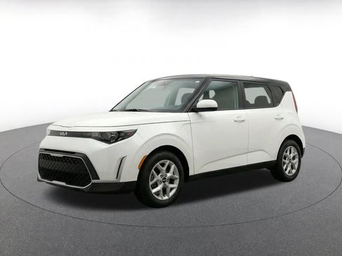 Used 2025 Kia Soul LX w/ LX Technology Package FWD image 3