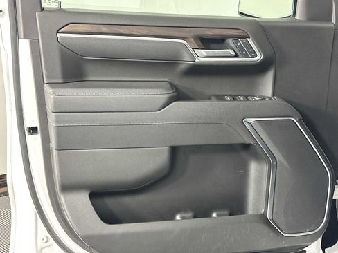Used 2025 GMC Sierra 1500 SLT image 9