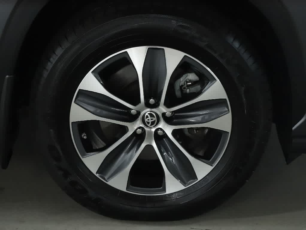 Used 2024 Toyota Highlander XLE AWD/4WD image 10