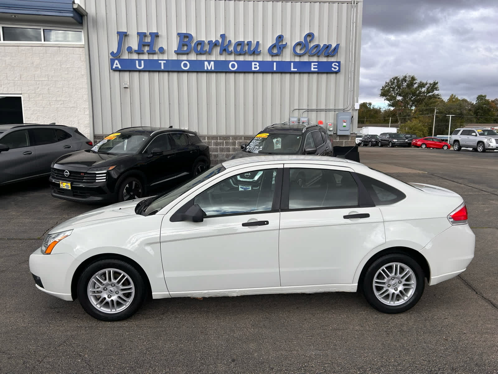 Used 2010 Ford Focus SE FWD image 4