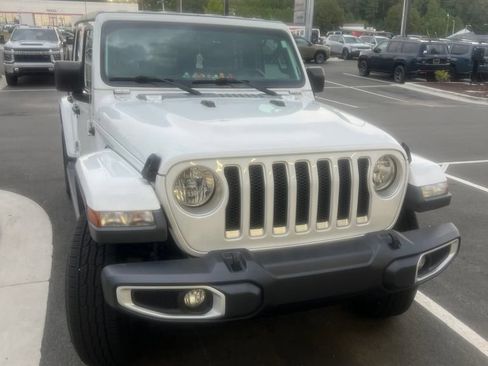Used 2019 Jeep Wrangler Unlimited Sahara AWD/4WD image 3
