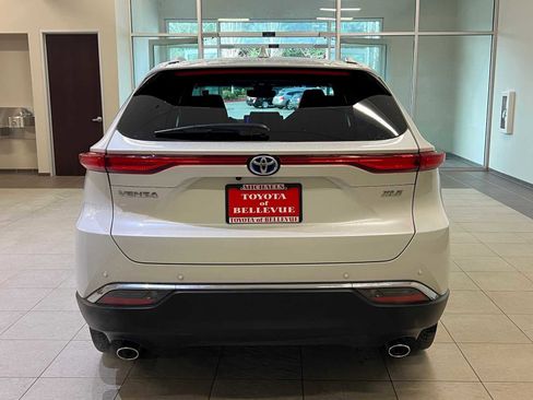 Certified 2024 Toyota Venza XLE image 7