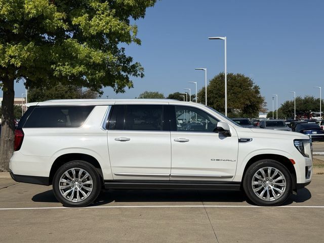 Used 2022 GMC Yukon XL Denali AWD/4WD image 3