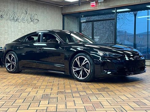 Used 2024 Audi e-tron GT Prestige w/ Prestige Package image 9