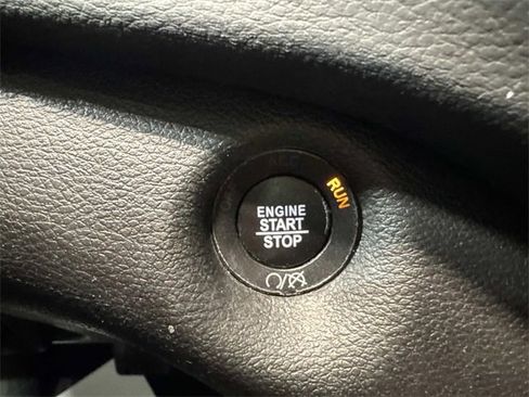 Used 2023 Jeep Cherokee Altitude Lux image 16