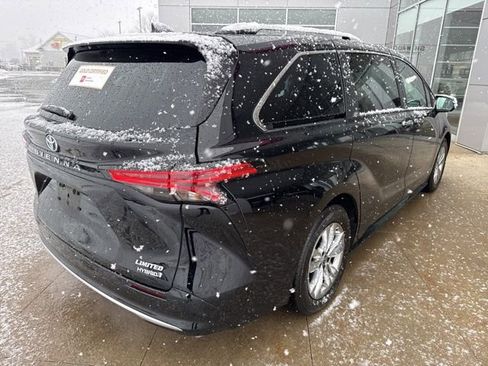 Used 2022 Toyota Sienna Limited image 7