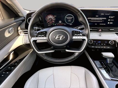 Used 2023 Hyundai Elantra Limited FWD image 6