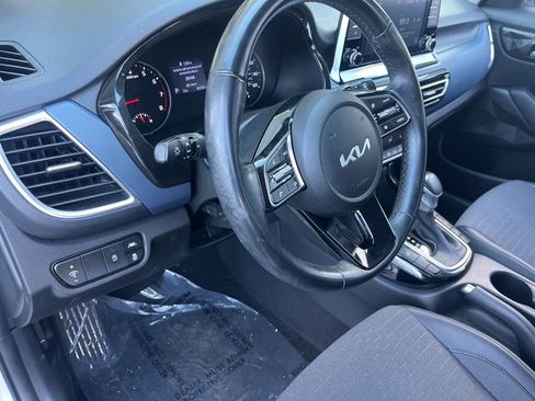 Used 2023 Kia Seltos S image 9