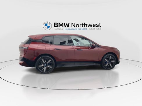 Used 2024 BMW iX xDrive50 w/ Sport Package AWD/4WD image 4