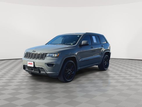 Used 2021 Jeep Grand Cherokee Laredo X image 4