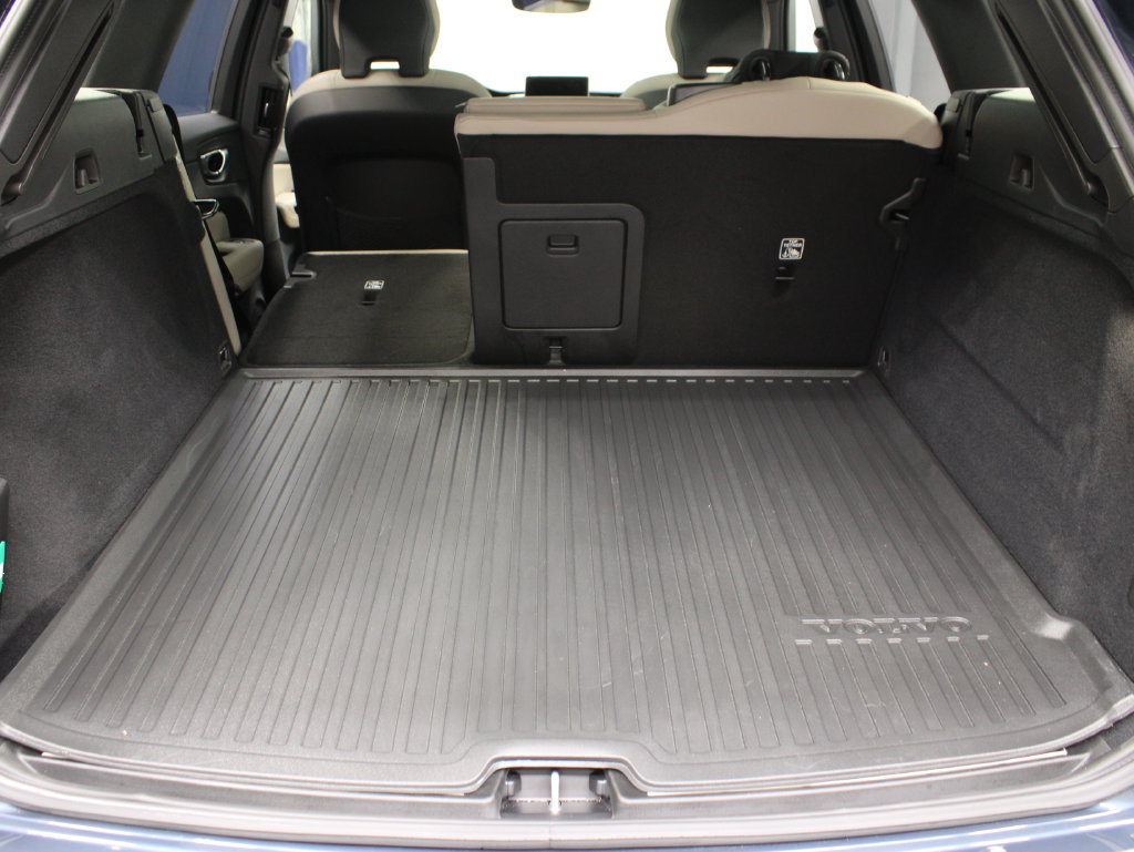 Used 2026 Volvo XC60 B5 Plus w/ Protection Package Premier AWD/4WD image 46