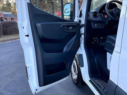 Used 2023 Mercedes-Benz Sprinter 2500 image 21