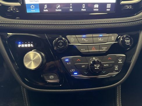 New 2026 Chrysler Pacifica Limited w/ Uconnect Theater Family Group image 22