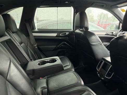 Used 2017 Porsche Cayenne GTS AWD/4WD image 4