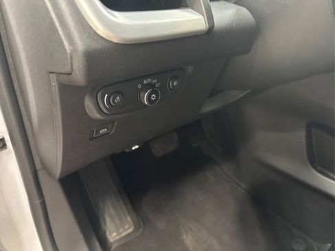 Used 2024 GMC Terrain SLT image 37