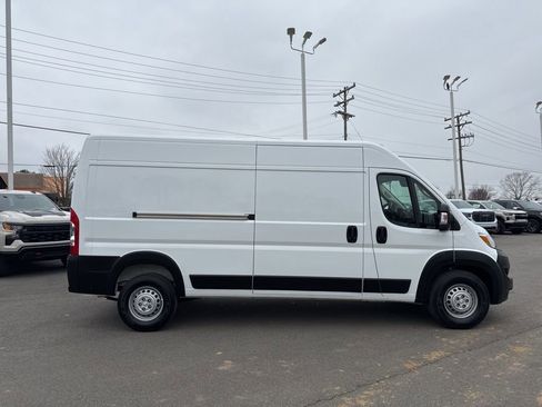 Used 2025 RAM ProMaster 2500 w/ Convenience Group image 6