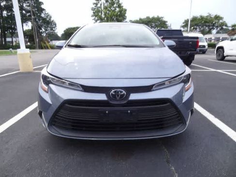 Used 2024 Toyota Corolla LE FWD image 2