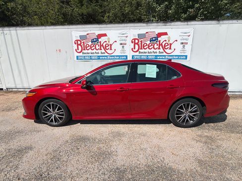 Used 2023 Toyota Camry XLE FWD image 7