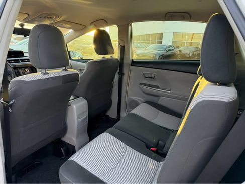 Used 2017 Toyota Prius V Five image 8