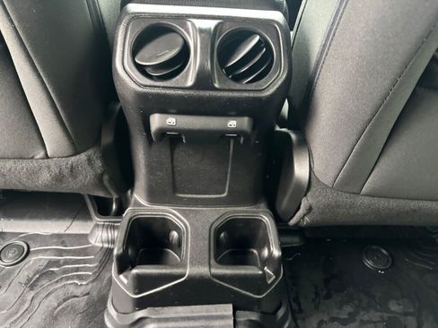 Used 2018 Jeep Wrangler Unlimited Sport S image 14