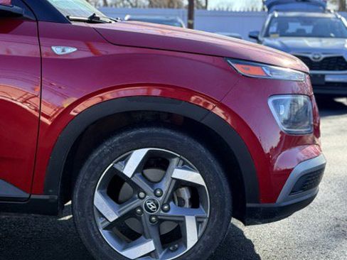 Used 2023 Hyundai Venue Limited image 4