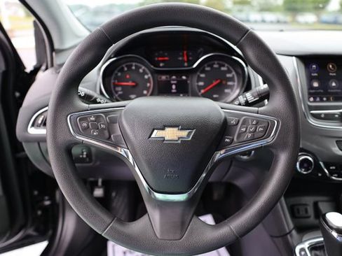 Used 2019 Chevrolet Cruze LT w/ Sun And Sound Package FWD image 16