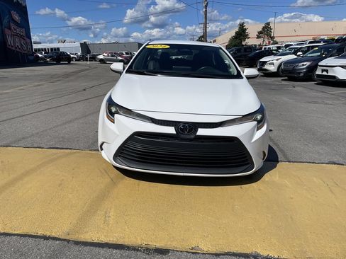 Used 2024 Toyota Corolla LE FWD image 5