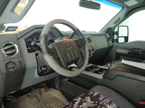 Used 2016 Ford F250 XLT w/ XLT Premium Package image 6