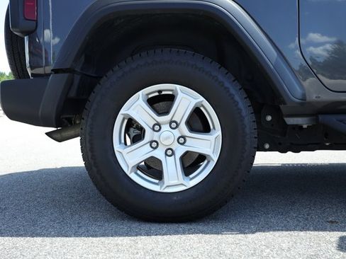 Used 2020 Jeep Wrangler Sport AWD/4WD image 4