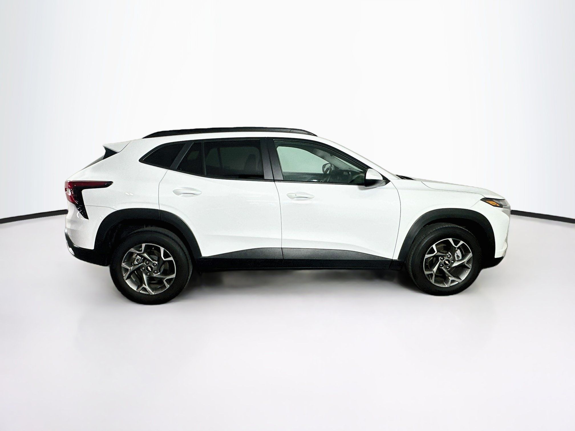 Used 2025 Chevrolet Trax LT w/ LT Convenience Package FWD image 10